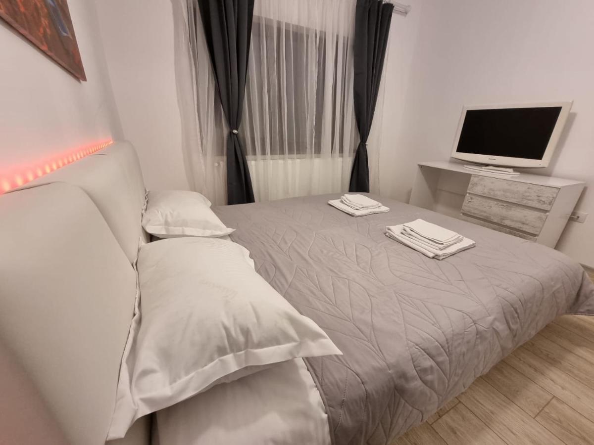 Dreams Escape Apartment Craiova Bagian luar foto
