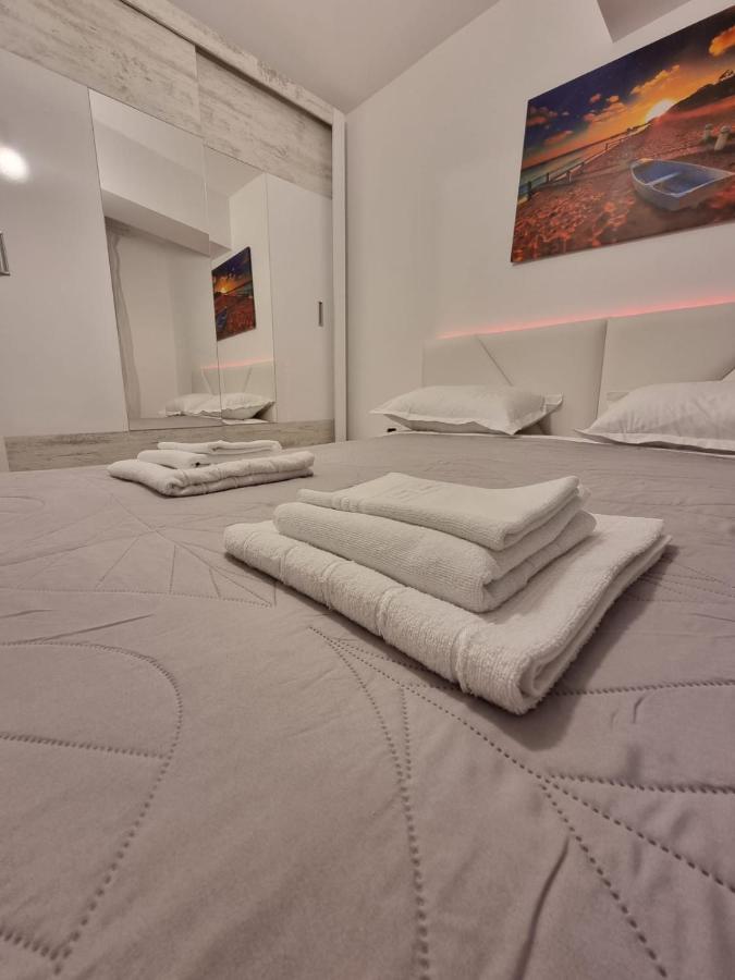 Dreams Escape Apartment Craiova Bagian luar foto